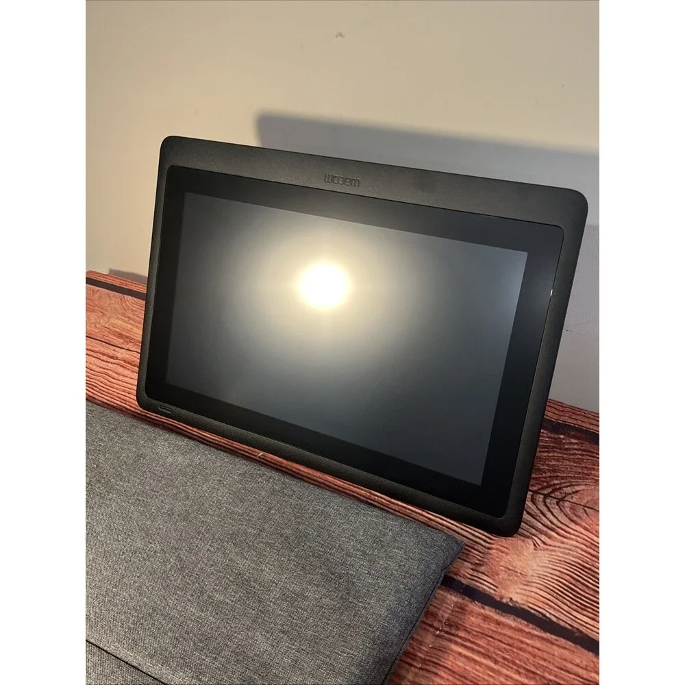 Wacom - Cintiq 16 Creative Pen Display Drawing Tablet / Black / DTK1660K0A